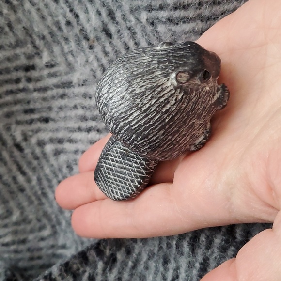 VTG Wolf Original Beaver Sculpture Canadian Resin Cast Carving Figurine - Picture 7 of 9